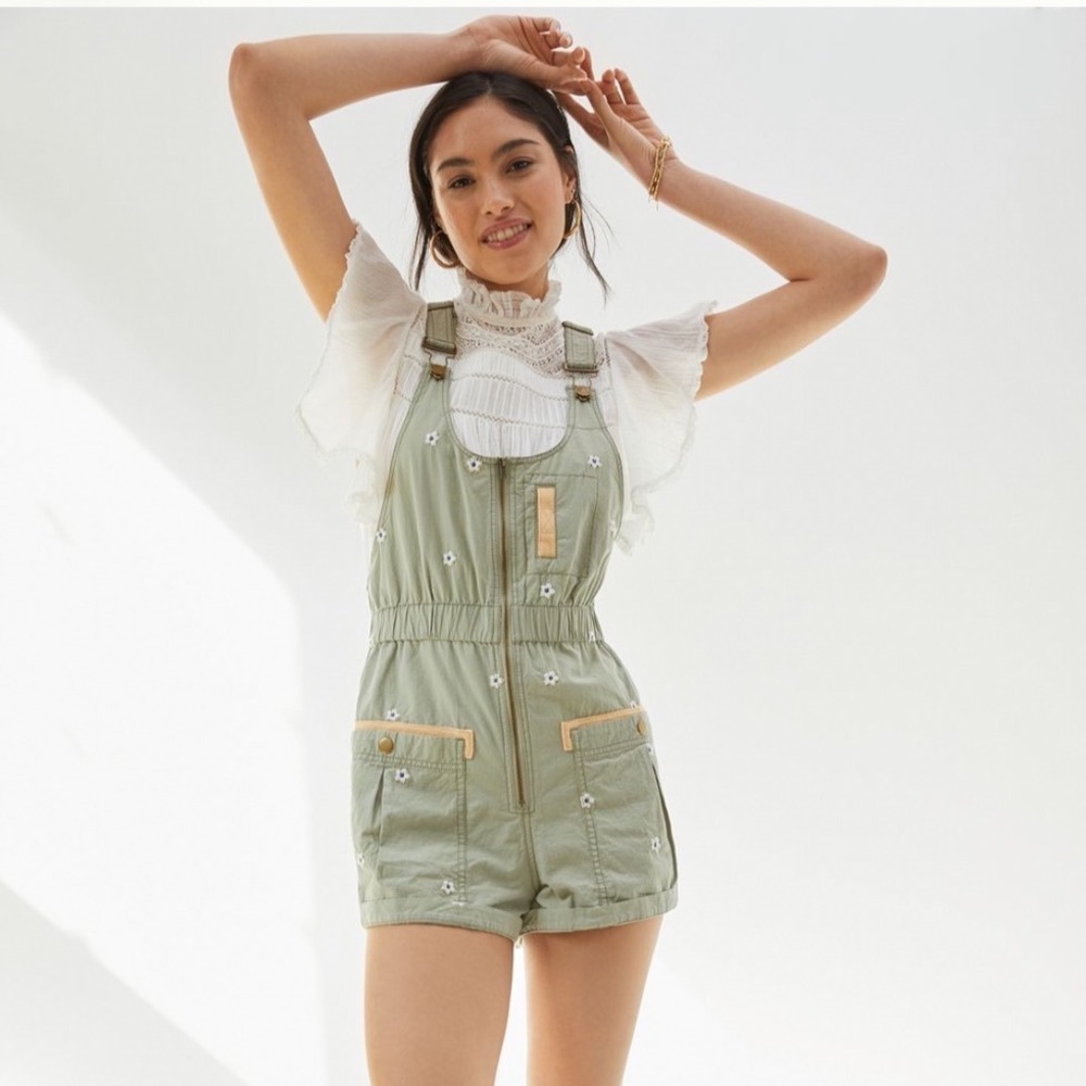 Pilcro‎ Anthropologie Dessa Romper Sage Green Daisy Embroidered Overalls Small